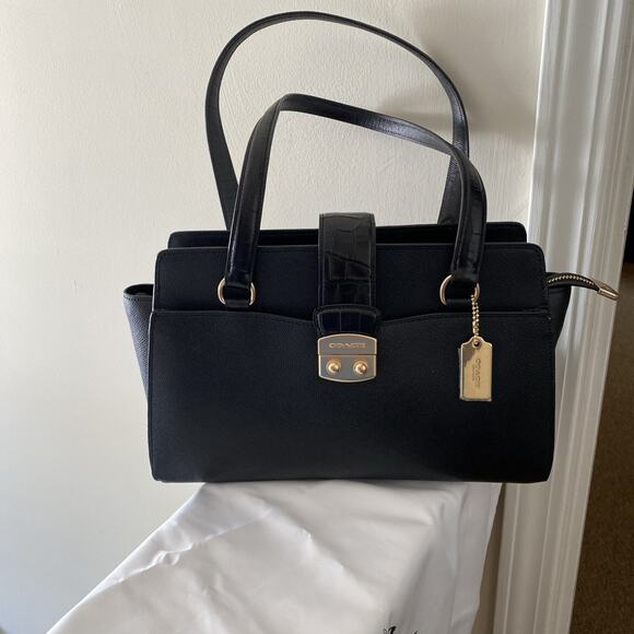 Coach Avery Black Carryall Crossgrain Leather Embossed Trim Shoulder Bag - Picture 1 of 16